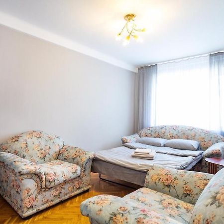 Apartment Near Metro Pecherskaya キエフ エクステリア 写真