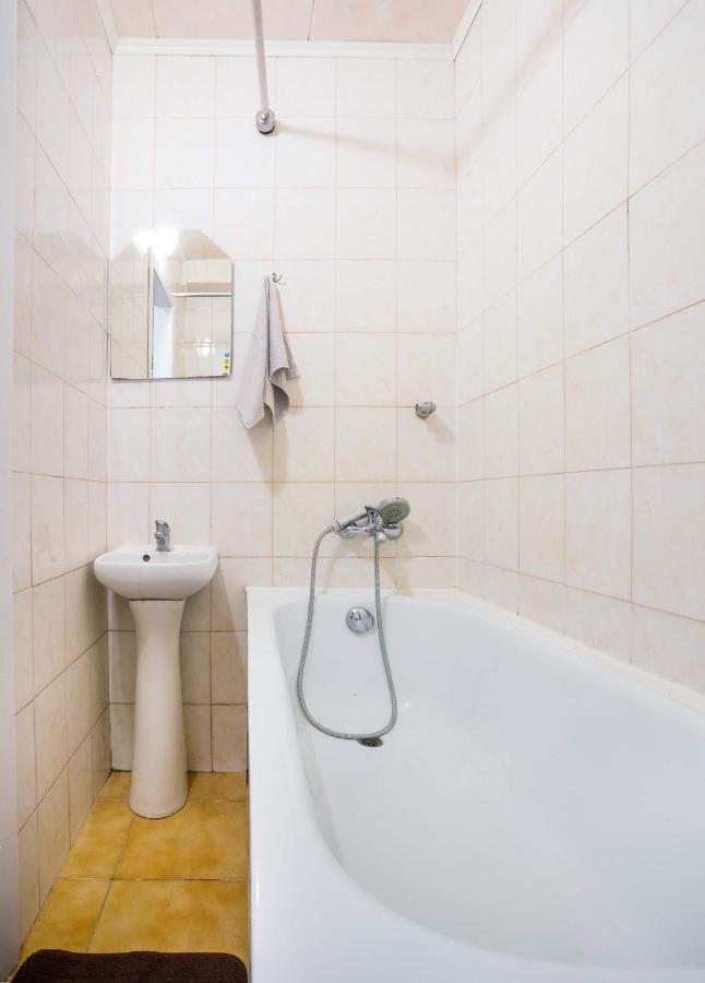 Apartment Near Metro Pecherskaya キエフ エクステリア 写真
