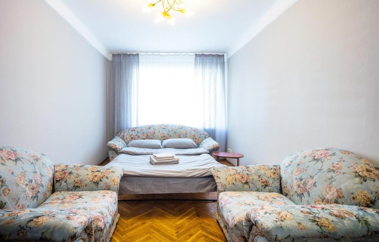 Apartment Near Metro Pecherskaya キエフ エクステリア 写真