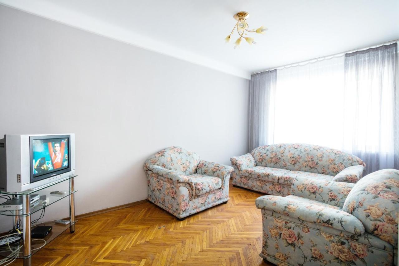 Apartment Near Metro Pecherskaya キエフ エクステリア 写真