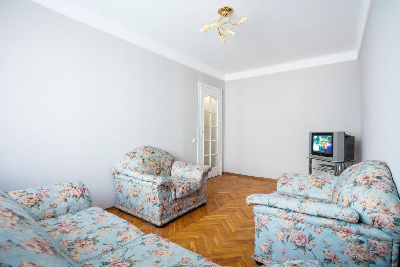 Apartment Near Metro Pecherskaya キエフ エクステリア 写真