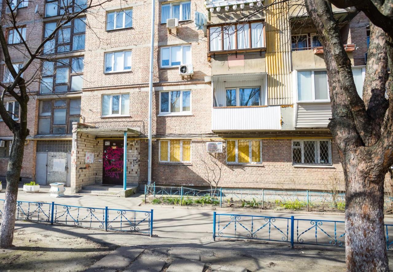 Apartment Near Metro Pecherskaya キエフ エクステリア 写真